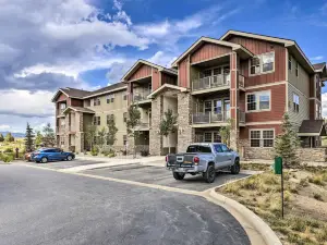 Balcony & Grill: Mtn-View Retreat in Granby!