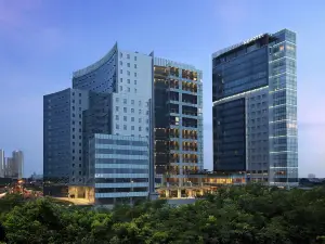 노보텔 사마토르 수라바야 티무르