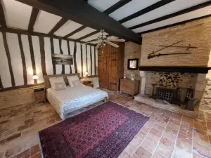 Mulberry Lodge 16th Century farmhouse in rural setting