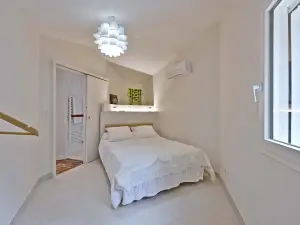 Villa Les Cerisiers : 70's decor, parking, Clim