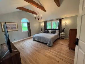 Ocean Front 3-bedroom home w/ 2 large decks w/ water views in Brunswick w/ WiFi