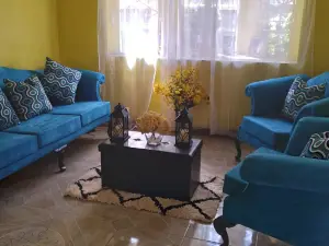 Charming Kingston Getaway - Private Room with Shared Facilities