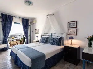 Dionysos Hotel