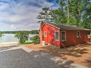 Waterfront Lake Martin Home w/ Grill & Beach!