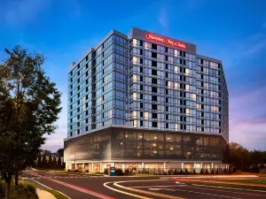 Hampton Inn & Suites Teaneck Glenpointe