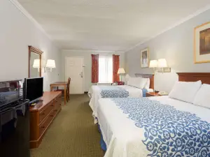 Days Inn by Wyndham Clinton