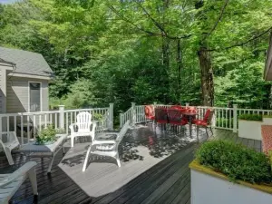 Private Lake Cottage on 3 acres w/350 sq. ft. deck