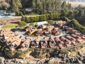 Ocean Front Cabin 11 W Jacuzzi & Superb Views