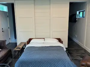 Bridgewater Cabin New/in-town private stay!