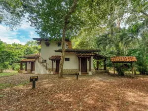 Hacienda la Pacífica Eco-Lodge
