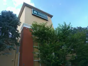 HomeTowne Studios Chantilly