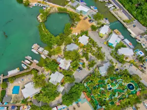 Captain Pip's Marina & Hideaway