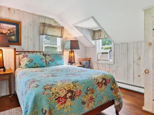 East Mt Cabin by Avantstay 1700s Farmhouse Stone Fireplace + Big Lawn + Appalachian Trail