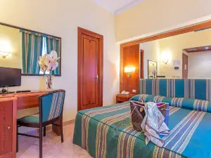 Raeli Hotel Lux