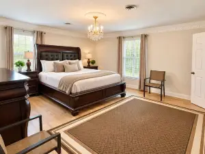 The Country Manor at 55 Acres