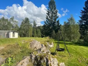 Frittliggende hytte i flott turterreng