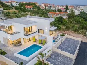 Luxury Villas Joy