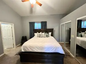 Beautiful Riverfront Escape - Peaceful & Relaxing Getaway