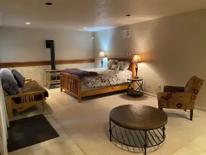 Charming 4-bedroom cabin a few minutes from Pinecrest Lake in fabulous Long Barn