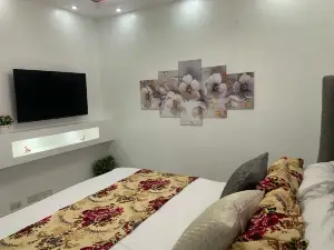 Charming Getaway in the Heart of Baní – Private Jacuzzi Included!