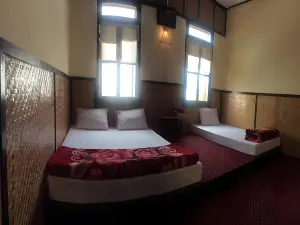 Shwe Pauk Pin Inn