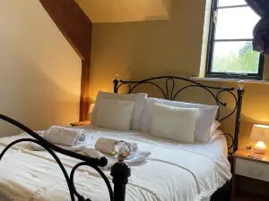 The Crown Lodge Bed & Breakfast