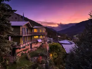 Kasees Apartments & Mountain Lodge