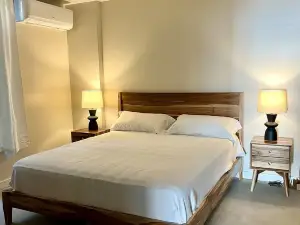 Fantastic, ,2-BR, Sea Front Villa in Placencia , Belize, Kayaks, & Paddle Boards