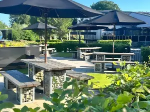 Dean Park Hotel