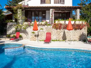 Villa Masha is a Detached House, Very Finely Accommodating 6 to 7 Persons.
