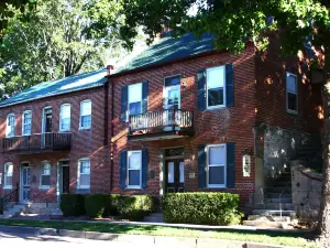 Captain Wohlt Inn Bed & Breakfast