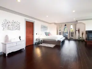 Large west coast home near the seaside