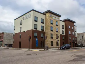 Cobblestone Hotel & Suites - Chippewa Falls