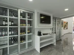 Art & Wine Boutique Hotel