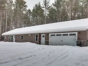 Woodruff Winter Retreat: Fire Pit & Trails