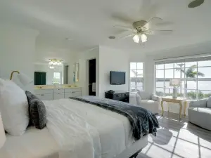 Bokeelia Island Oasis Waterfront, Private Dock!