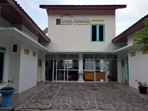 OYO Life 91323 Omah Victoria Homestay & Culinary