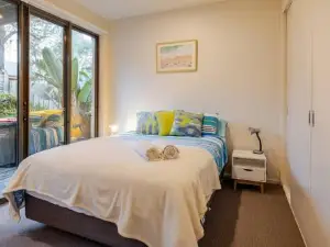 Two Story, Torquay Holiday Home with Large Balcony