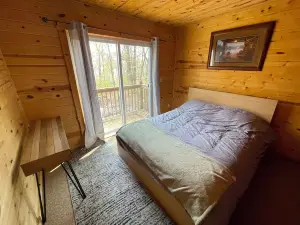 Cozy cabin retreat in NW Lake Leech area