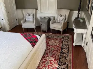 Ligonier Cozy and Comfortable In-town Location