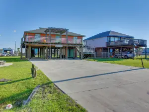 Walk to Shore and Restaurants Surfside Beach Home!