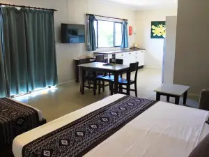 Smugglers Cove Beach Resort & Hotel