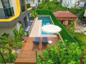 Zeluxe Suite Hotel