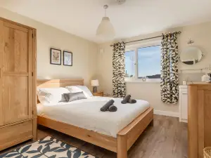 Gorse Cottage - Sea Views, Village Centre