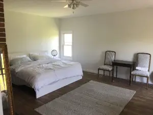 5-Bedroom Farmhouse Estate in Muskoka