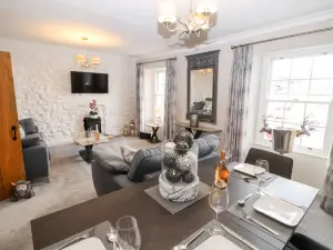 Market Square Maisonette