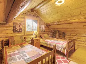 Wild Adventures in Eureka! Amish-crafted Cabin