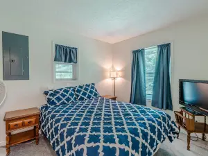 Waterfront Cabin - Family and Dog Friendly