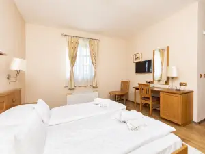 Gastland M1 Hotel & Conference Center