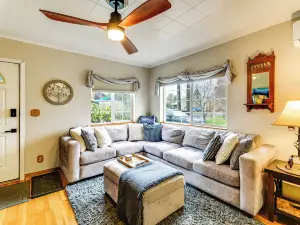 Walk to Twilight Sites! Forks Home w/ Hot Tub